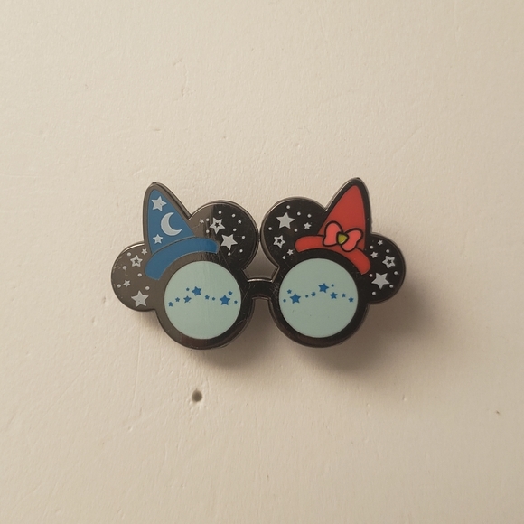Wizard Glasses Pin